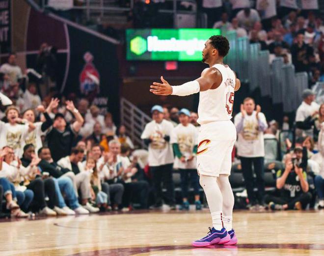 NBA 常规赛骑士表现出色，半决赛却两度不敌步行者，比赛看点十足