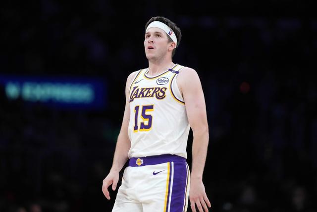 2025年NBA季后赛首轮：五大球星表现低于预期，下赛季何去何从？
