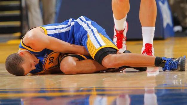 NBA 季后赛金州勇士客场战森林狼，库里受伤情况如何？