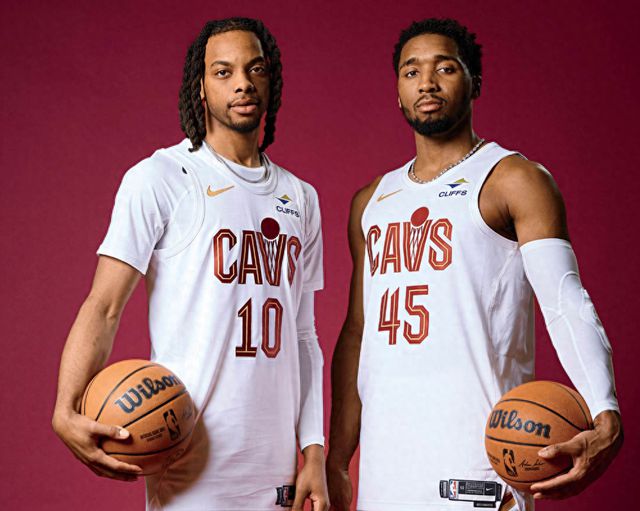 NBA 赛场克利夫兰骑士队双星谈公众看法与成功关键