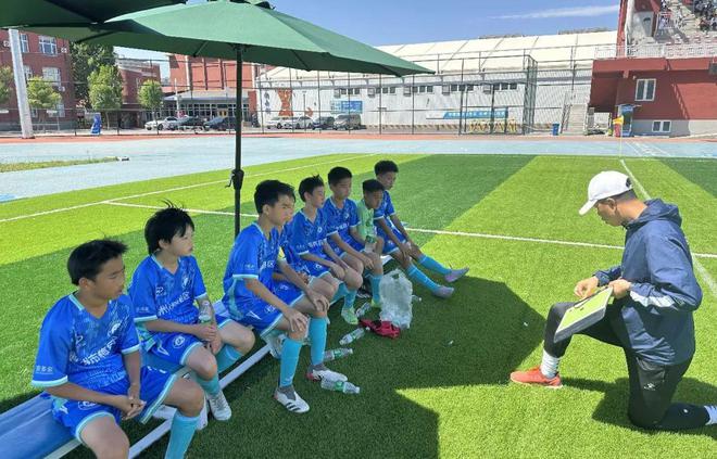 抖音足球少年行2025县域赛巅峰对决落幕，梅县区男足以4:1夺冠