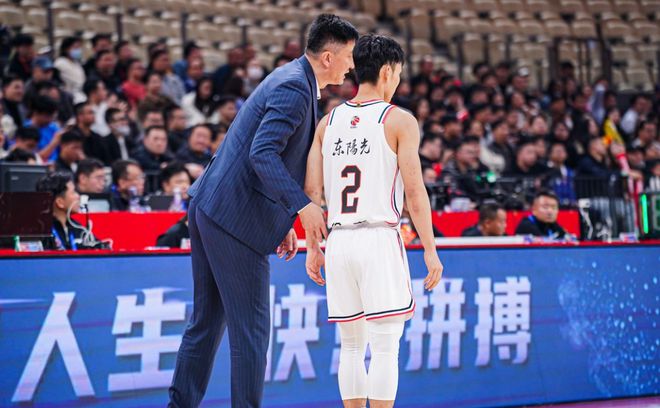 广东宏远本赛季成绩不佳，徐杰成未来建队核心凭何进步？