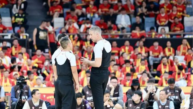 四强结束篮协解析曾凡博回合误判，后续将严抓危险动作