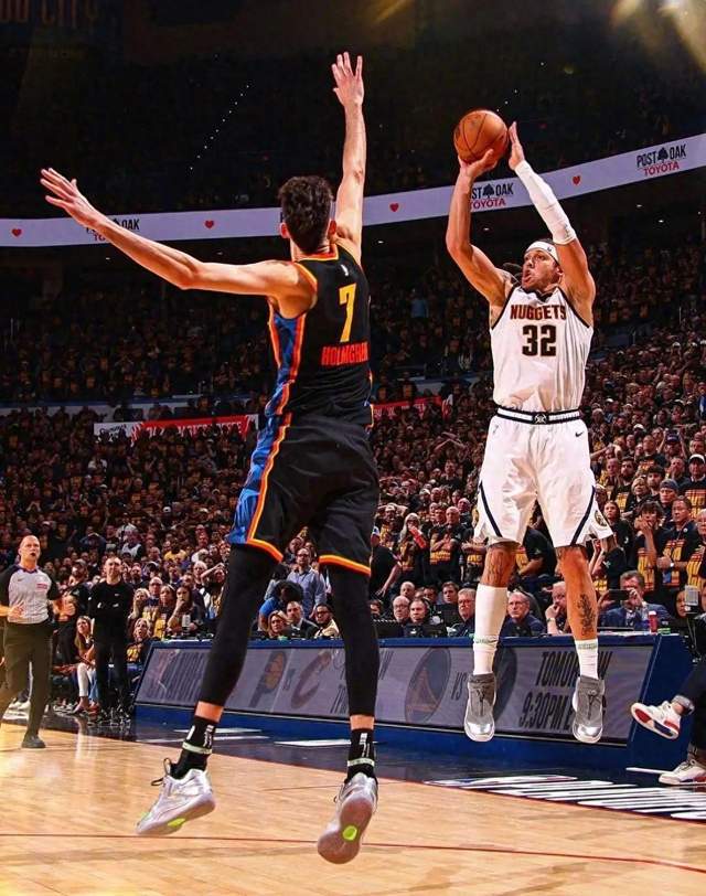 NBA季后赛第二轮激战正酣！5场比赛客队全胜，多场绝杀超刺激