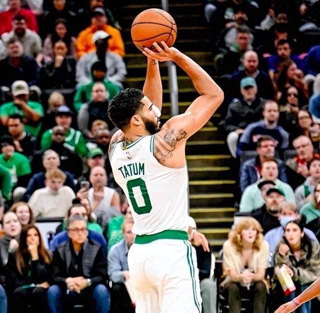 NBA季后赛第二轮激战正酣！5场比赛客队全胜，多场绝杀超刺激