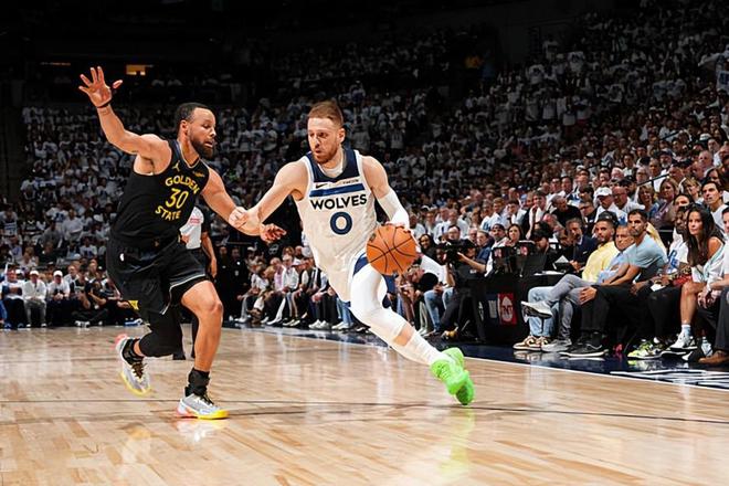 NBA西部半决赛G1：勇士以下克上，迪温琴佐对阵老东家表现有亮点却失手感