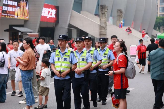2025赛季中甲激战，重庆铜梁龙引关注，铜梁公安全力护航赛事