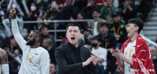 CBA总决赛激战正酣辽宁队出局，杨鸣忙解说且曾陷下课危机
