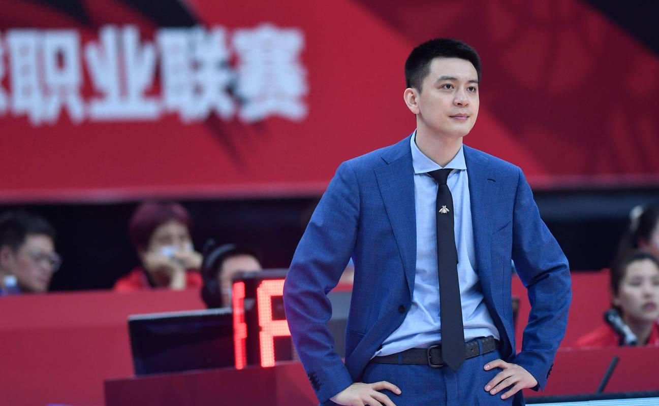 CBA总决赛激战正酣辽宁队出局，杨鸣忙解说且曾陷下课危机