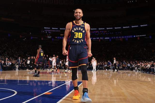 5月7日NBA季后赛次轮G1库里左腿筋拉伤，至少缺席一周