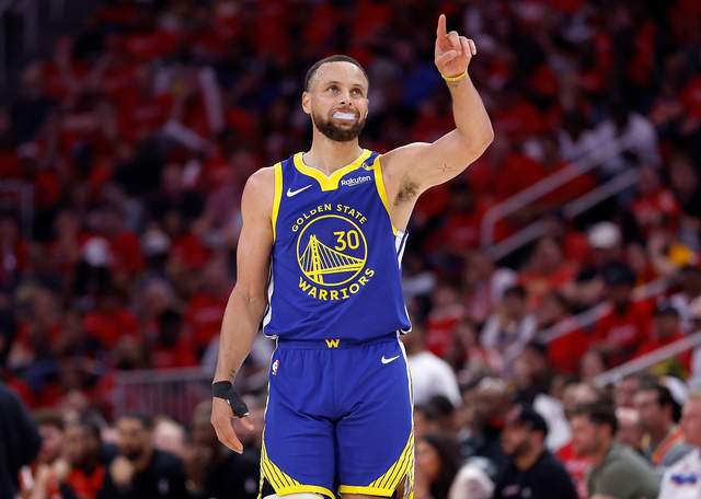 5月7日NBA季后赛次轮G1库里左腿筋拉伤，至少缺席一周
