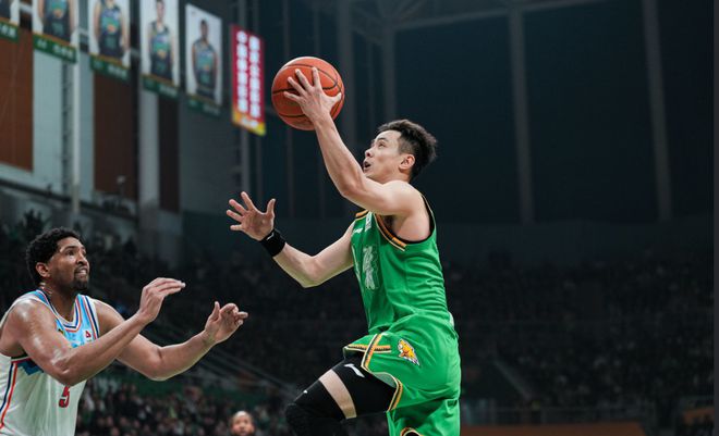 CBA总决赛：辽宁男篮现状及杨鸣马健连线谈球员竞争问题