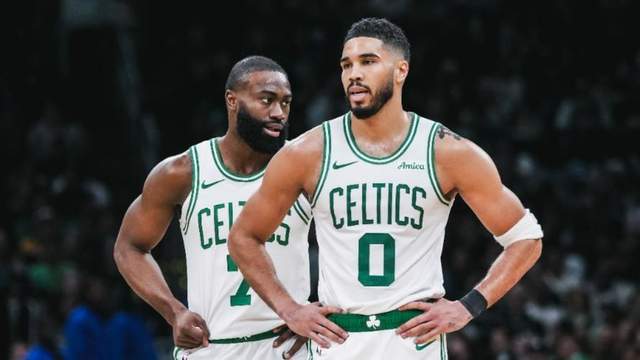NBA季后赛激战正酣！尼克斯逆转、步行者绝杀，东西部看点十足
