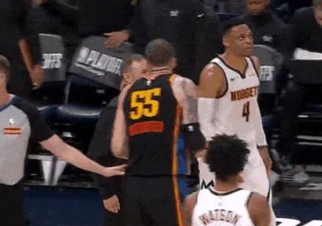 NBA 季后赛西部半决赛：雷霆半场领先掘金 31 分改写历史