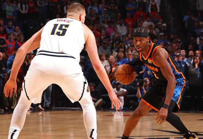 NBA 季后赛：雷霆与掘金激战，雷霆首节大比分领先占先机
