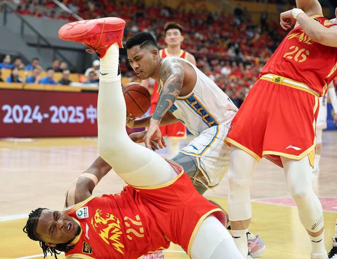 5月7日杭州黄龙体育馆 CBA总决赛第一场北京队获胜详情