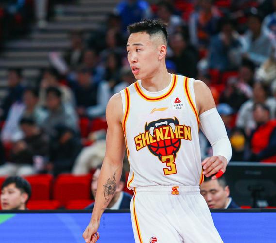 深圳男篮24 - 25赛季表现不佳，顾全合同到期去向成疑