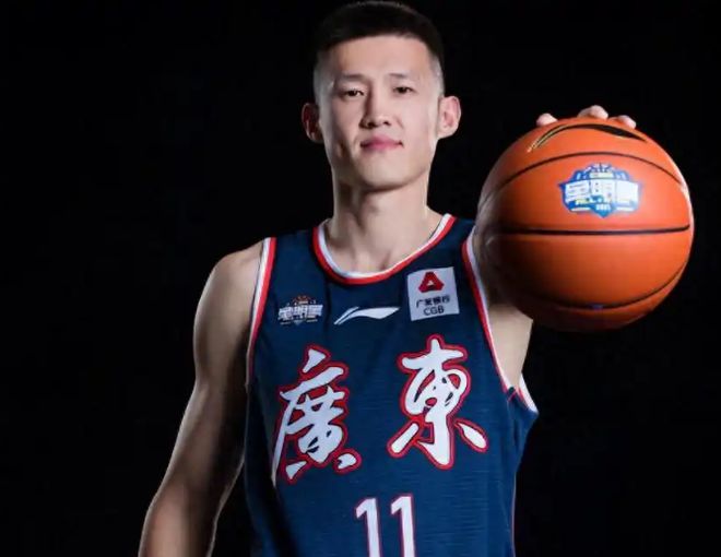 深圳男篮24 - 25赛季表现不佳，顾全合同到期去向成疑
