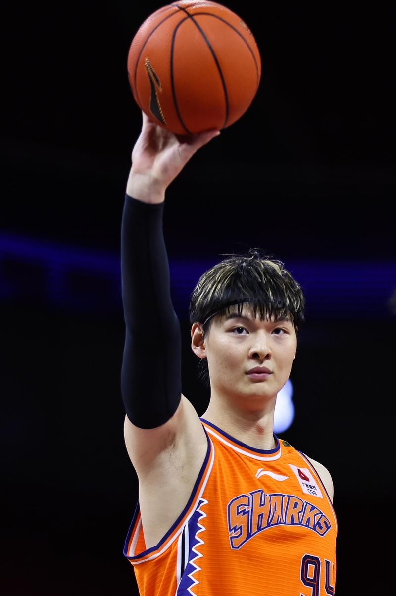 王哲林离队后福建男篮常年摆烂，乐透抽签获状元签能否迎来复兴？
