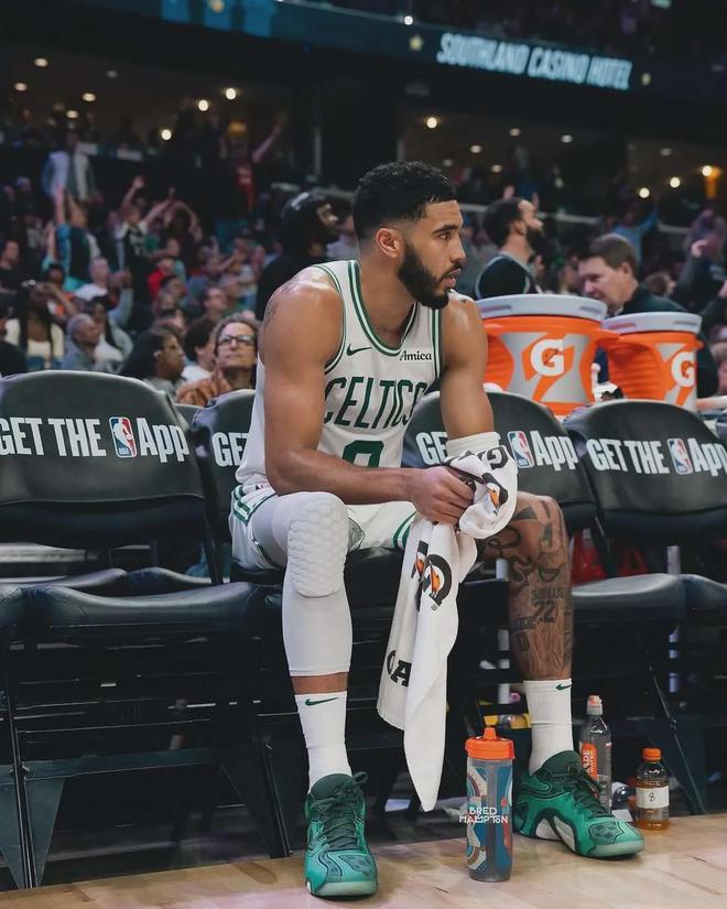 NBA季后赛次轮前两场！塔图姆低迷，双探花三分球表现尴尬