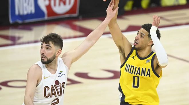 NBA 季后赛东西部半决赛前两轮战罢，冷门频出大局已定