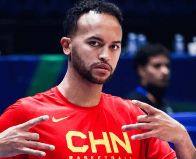 昨晚中国篮协推新文件，中国篮球迎新局，归化重担落俱乐部