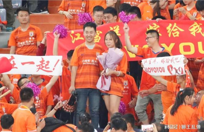 中超山东泰山队因管理用人问题成绩差，球迷热情降至冰点