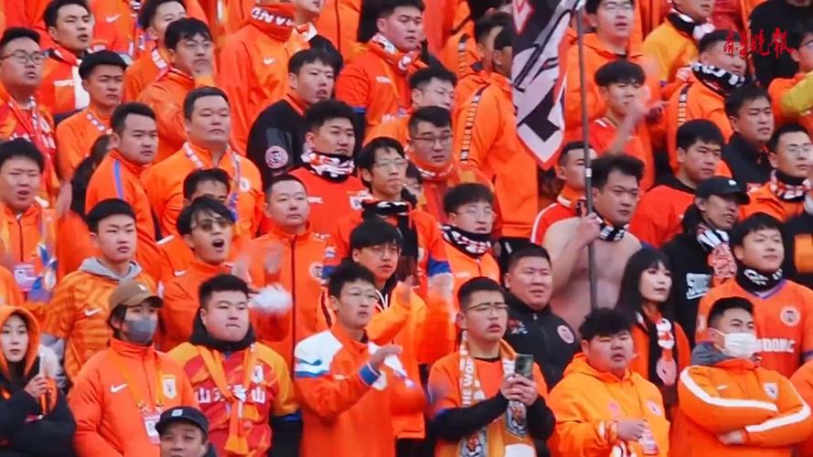 中超山东泰山队因管理用人问题成绩差，球迷热情降至冰点