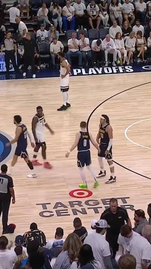NBA 季后赛森林狼胜勇士扳平比分，斯潘塞低迷表现成焦点