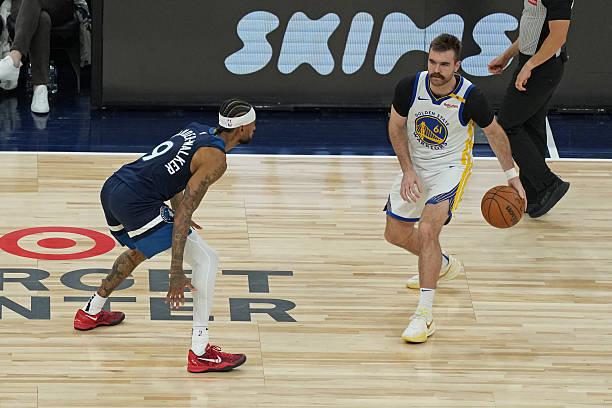 NBA 季后赛森林狼胜勇士扳平比分，斯潘塞低迷表现成焦点