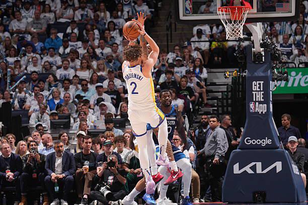 NBA 季后赛森林狼胜勇士扳平比分，波杰姆斯基表现欠佳