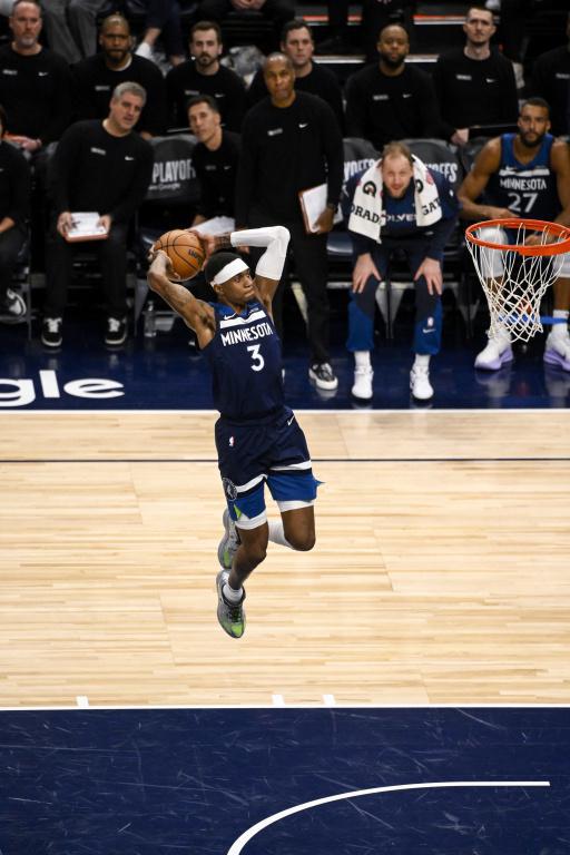 5月9日NBA季后赛西部半决赛G2：森林狼主场大胜，兰德尔创助攻新高