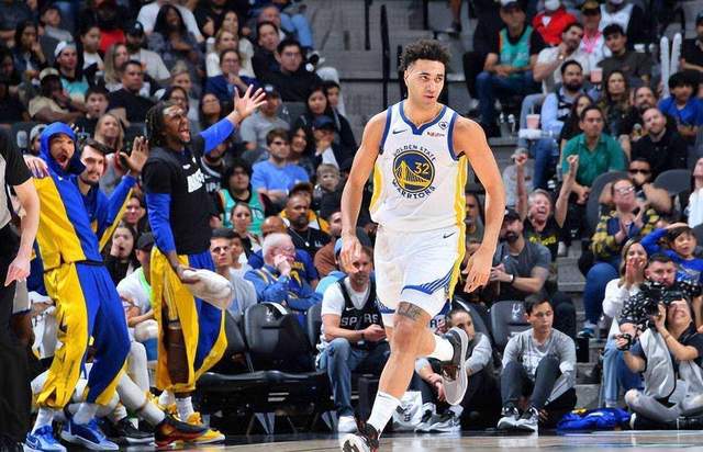 NBA 季后赛勇士负森林狼大比分 1 - 1，科尔轮换背后原因解析