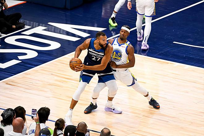 NBA 季后赛森林狼胜勇士扳平总比分，鲁迪 - 戈贝尔表现不佳