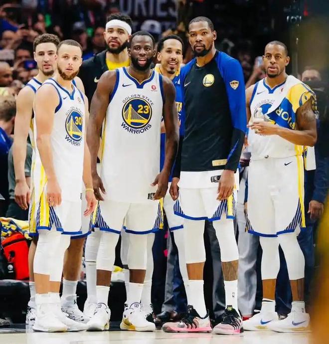 NBA西部季后赛次轮G2：勇士大败，科尔神操作引徐静雨怒批