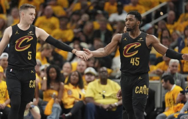 NBA季后赛：骑士队首轮横扫晋级，却在次轮0比2落后后逆转步行者