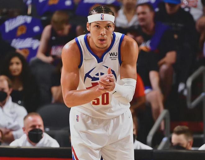 NBA 季后赛掘金与雷霆激战，掘金加时 113 - 104 获胜总比分 2 - 1 领先