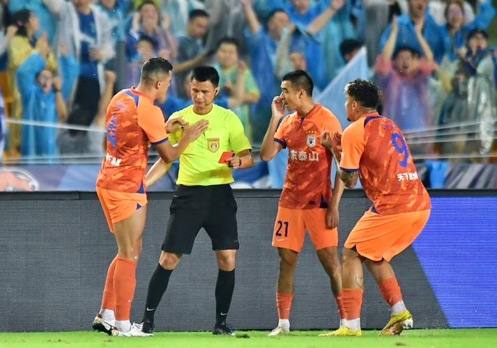 泰山主场4-2击败浙江队终结4轮不胜，崔康熙压力暂缓