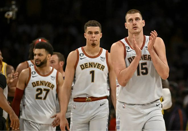 今日NBA西部半决赛G3：掘金逆转雷霆，约基奇低效却伟大创历史