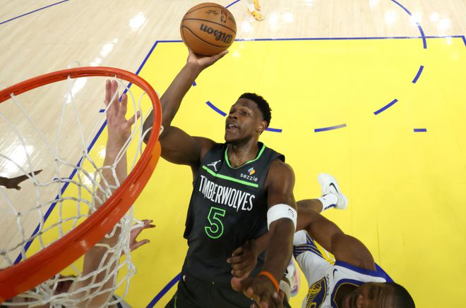 5月11日NBA分区半决赛：勇士主场惜败，大比分1-2落后森林狼
