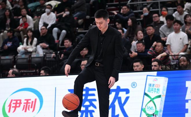 辽宁男篮未进总决赛，杨鸣呼吁理解民营俱乐部引争议