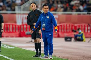 崔康熙率队击败浙江暂解下课危机，赛中赛后平静以对
