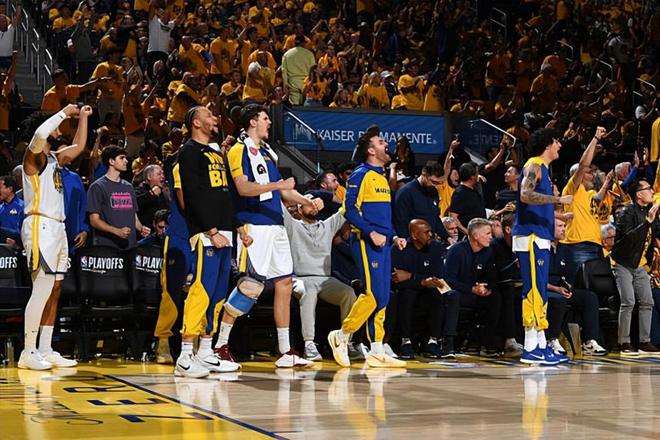 NBA西部半决赛森林狼再胜勇士 系列赛2-1领先且替补新秀表现糟糕
