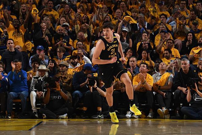 NBA西部半决赛森林狼再胜勇士 系列赛2-1领先且替补新秀表现糟糕