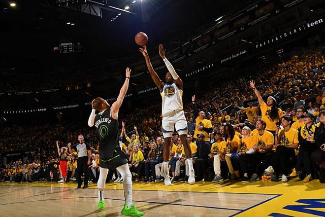 NBA西部半决赛森林狼两连胜占优，勇士库明加表现获肯定