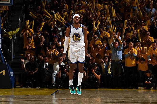 NBA西部半决赛：森林狼2-1领先，巴迪-希尔德表现出色