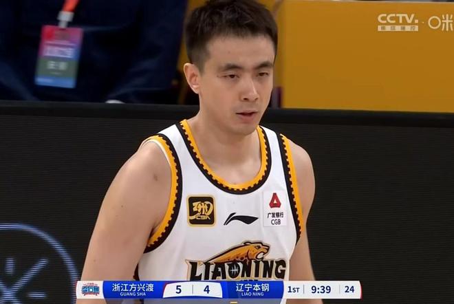 CBA半决赛广厦男篮大胜辽宁男篮，外籍裁判吹罚出色比赛流畅